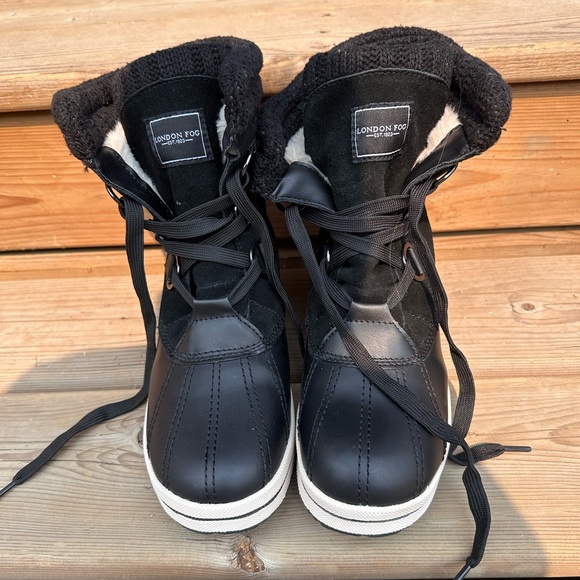 London Fog Shoes - London Fog boots. Size 8M